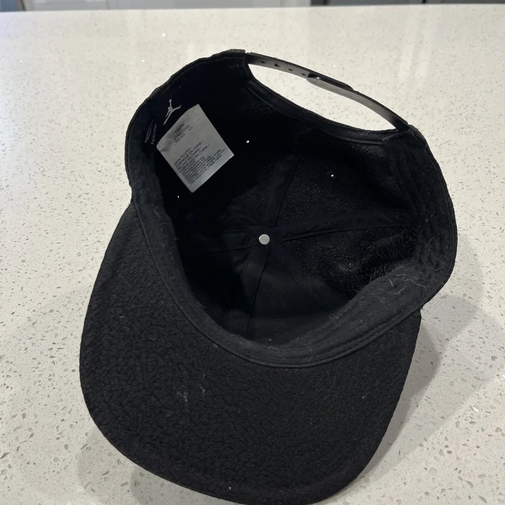 Air Jordan Youth Snapback Hat  Metal Jumpman Logo  Black